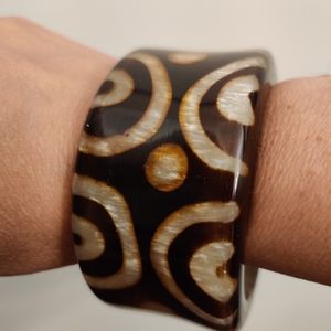 Elegant Brown and Cream Swirl Bracelet